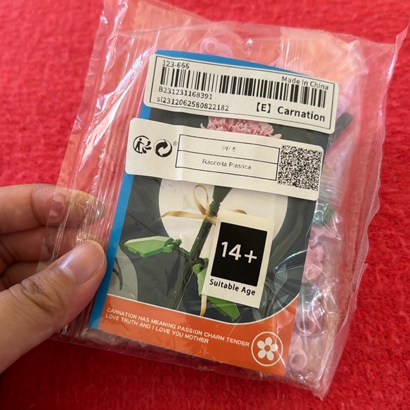 NWT Carnation Flower Lego Set - Picture 1 of 2